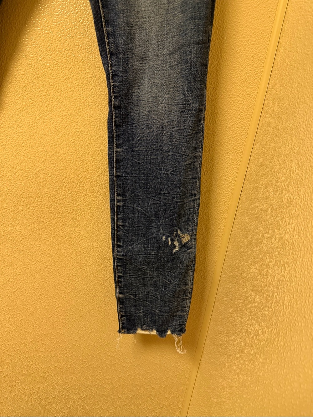 Buckle Medium Blue Women's Skinny Jeans with Subtle Distress - Picture 4 of 9